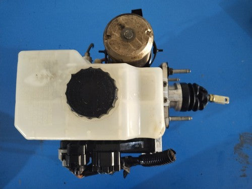Toyota Land Cruiser 100 Series Complete ABS Brake Booster Pump 1998 To 2007 - Used Auto Part