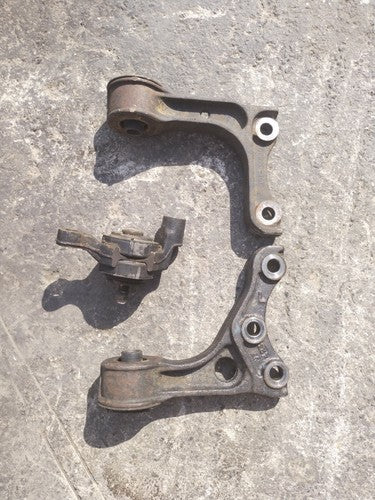 Toyota Land cruiser Colorado Prado Front Differential Mounting Set 1996 To 2002 - Used Auto Part