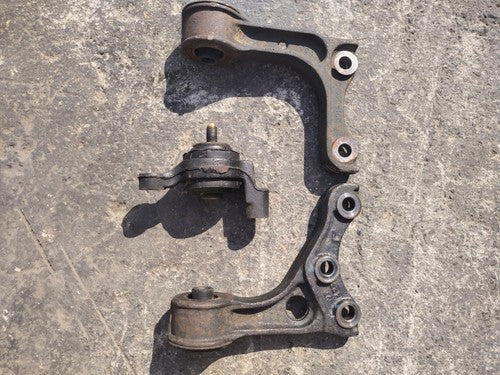 Toyota Land cruiser Colorado Prado Front Differential Mounting Set 1996 To 2002 - Used Auto Part