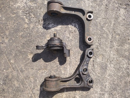Toyota Land cruiser Colorado Prado Front Differential Mounting Set 1996 To 2002 - Used Auto Part