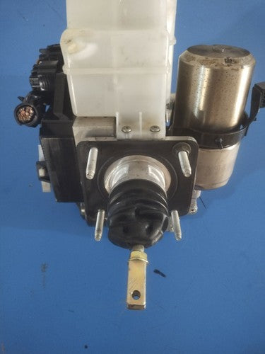 Toyota Land Cruiser 100 Series Complete ABS Brake Booster Pump 1998 To 2007 - Used Auto Part
