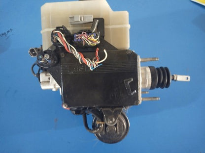 Toyota Land Cruiser 100 ABS Brake Booster Pump Complete ABS Unit 1998 TO 2003 - Used Auto Part