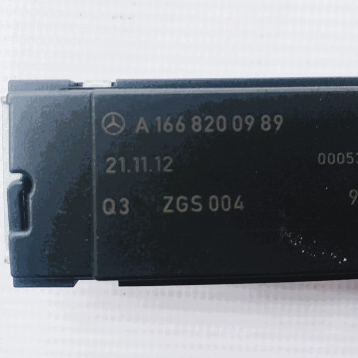 A2229056004 REAR TOP RIGHT ANTENNA AMPLIFIER MERCEDES-BENZ - Used Auto Part
