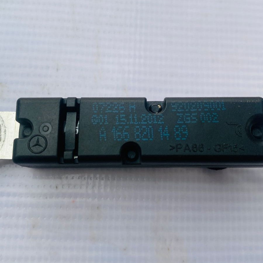 A1668201489 ANTENNA AMPLIFIER MERCEDES-BENZ - Used Auto Part